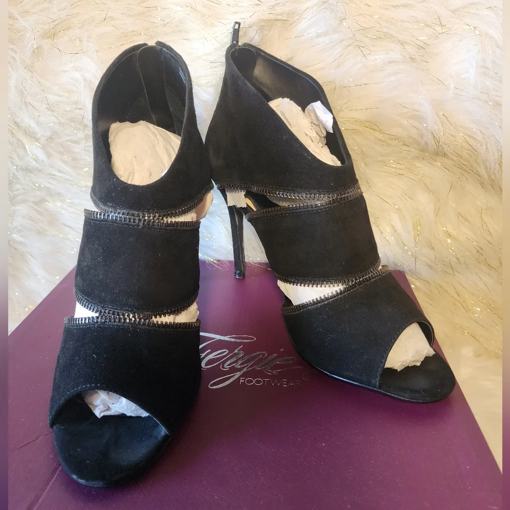Fergie Ameila Black Zipper Sandals--Sizes 7.5 and  8.5 Women - Picture 3 of 10